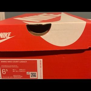 COPY - Nike Court Legacy new never worn!!!